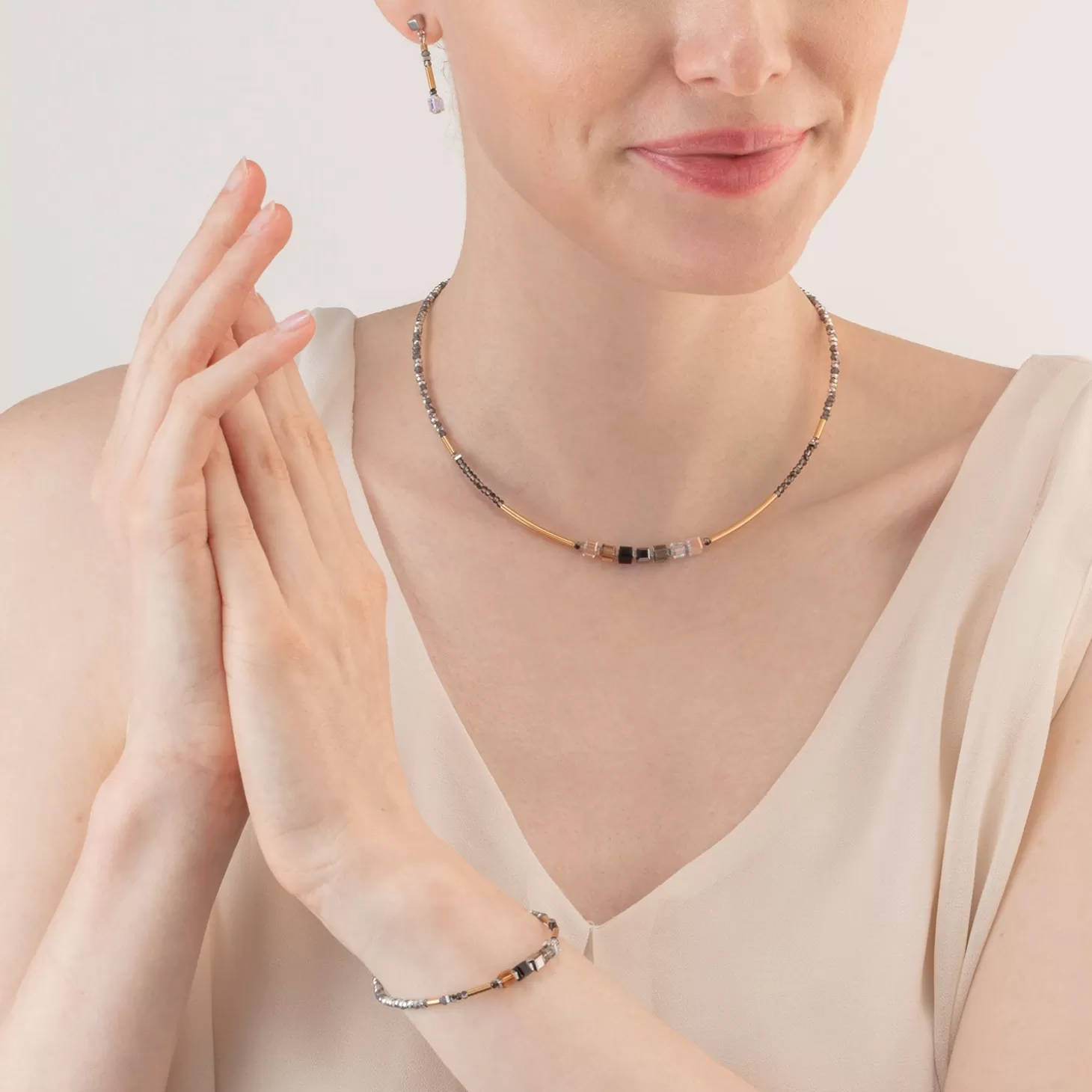 COEUR DE LION Cube Story Minimalistic Sparkling Necklace Grey Gold