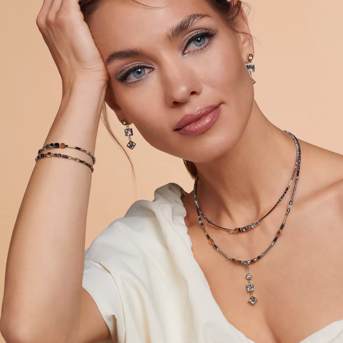 COEUR DE LION Cube Story Minimalistic Sparkling Necklace Grey Gold
