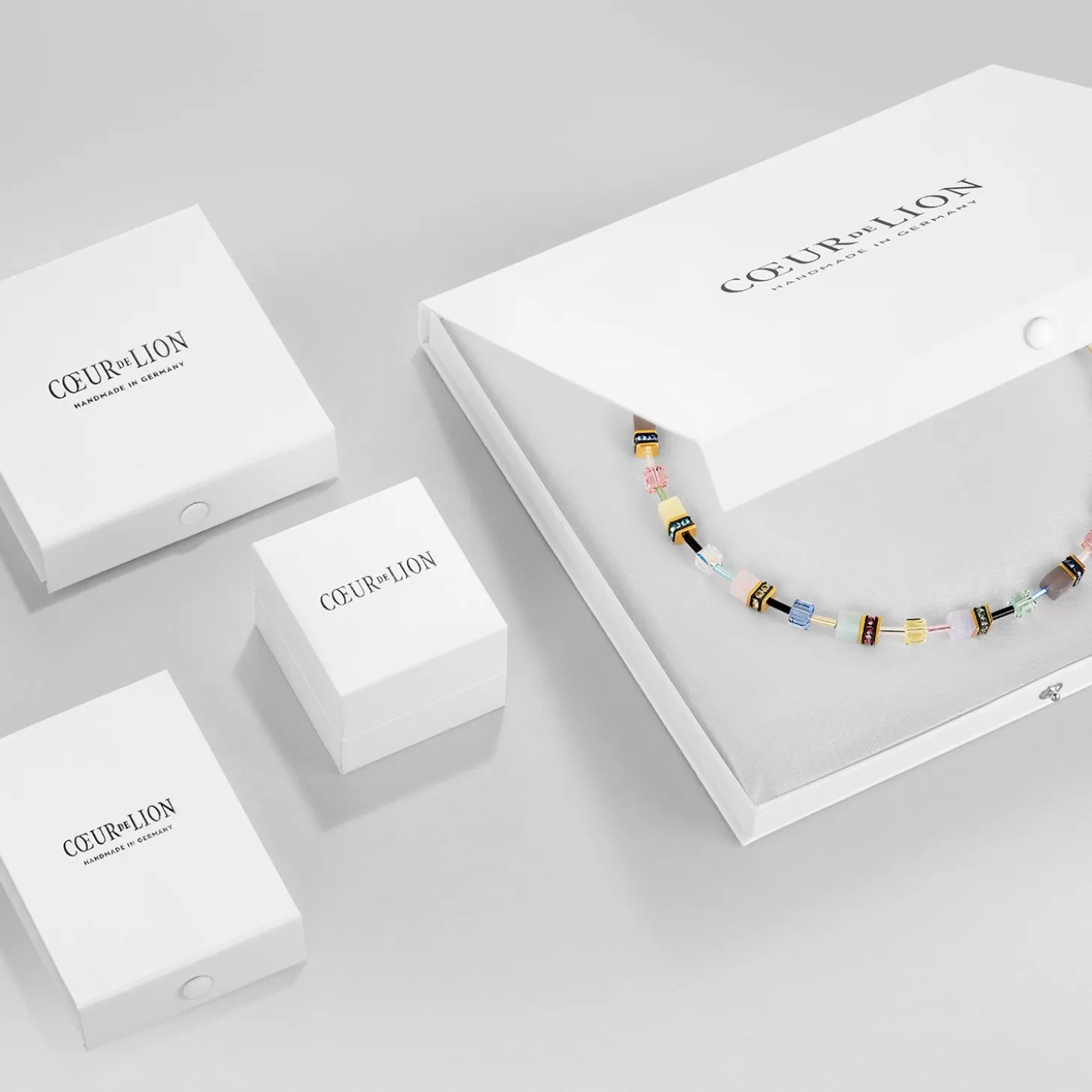 COEUR DE LION Cube Story Minimalistic Sparkling Necklace Grey Gold