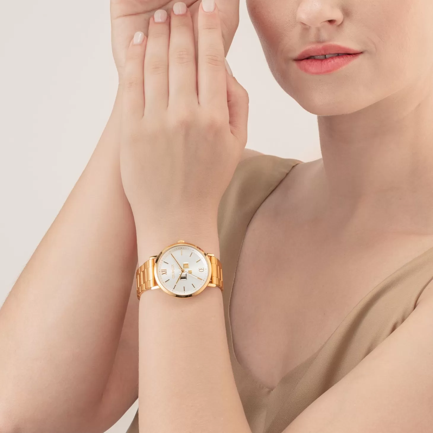 COEUR DE LION Watch Round Statement Unisex White Sunray Stainless Steel Frosted Gold